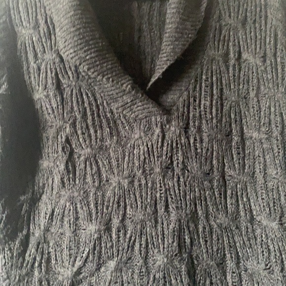 Beautiful neck sweater - Picture 3 of 5